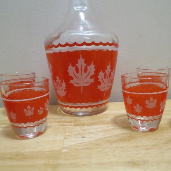 Glass Decanter Set Vintage Retro 6 Shot Glasses Maple Leaf c1950s France - Picture 2 of 3